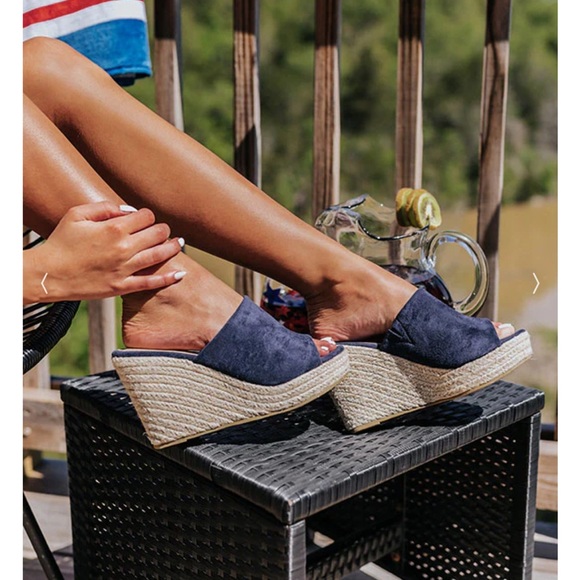 Impressions Shoes - Navy Blue Wedges!